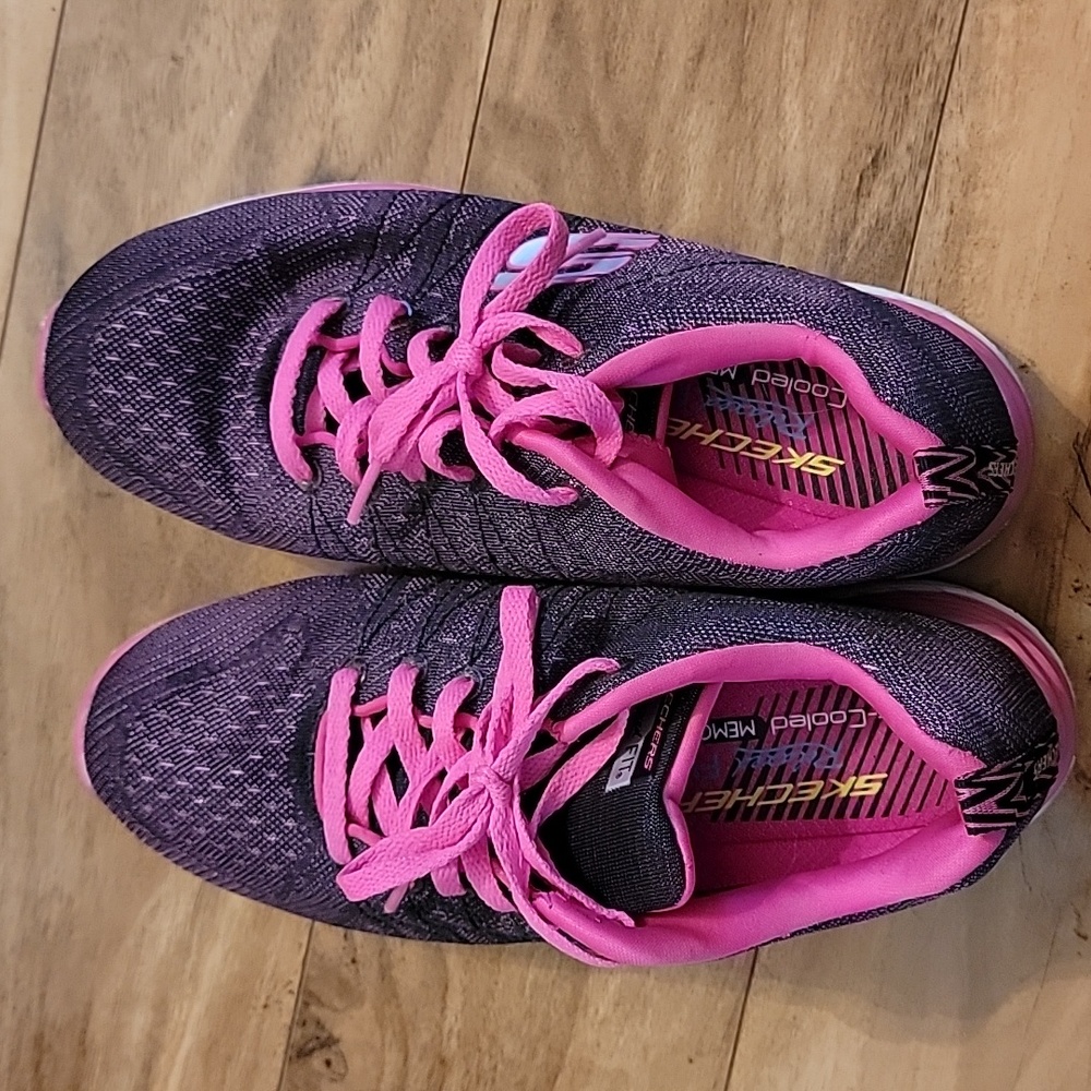 Skechers tennis shoes